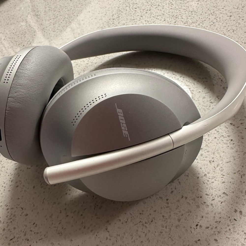 Bose noise canceling wireless headphones 700